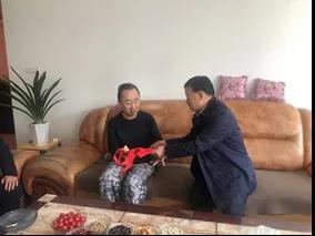 敦煌種業(yè)領(lǐng)導(dǎo)看望慰問(wèn)公司老干部、老黨員及困難黨員職工