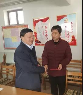 敦煌種業(yè)領(lǐng)導(dǎo)看望慰問(wèn)公司老干部、老黨員及困難黨員職工