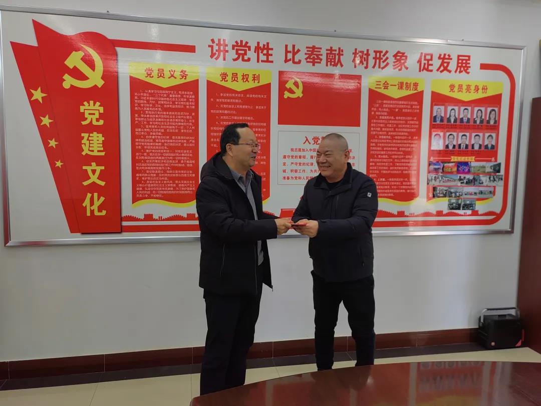 敦煌種業(yè)領(lǐng)導(dǎo)看望慰問(wèn)公司老干部、老黨員及困難黨員職工