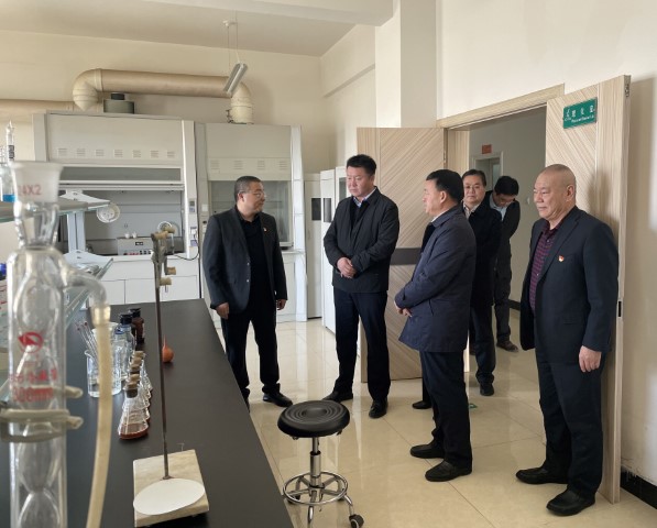 酒泉市政府黨組成員、副市長哈里別克來敦煌種業(yè)調研指導工作